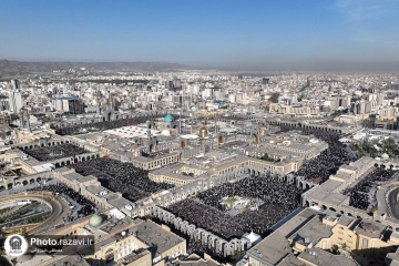 میلیونها زائر از سراسر جهان برای ادای نماز عید فطر میهمان حرم رضوی شدند