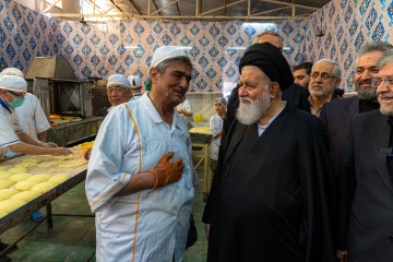 بازدید امام جمعه مشهد از قرارگاه مردمی رمضان