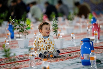 مراسم افطاری طرح ضیافت اکرام رضوی در صحن امام حسن مجتبی علیه‌السلام