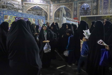 وداع دختران نوجوان معتکف رمضانیه در حرم مطهر رضوی