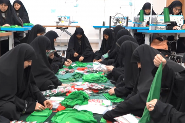 آماده سازی البسه شیرخوارگان حسینی توسط خواهران خدمه