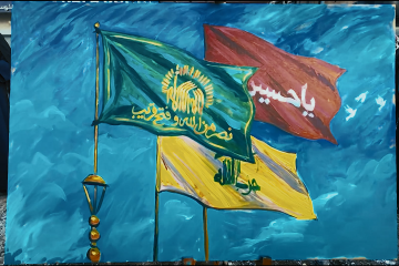 اجرای نقاشی «پرچم بر زمین نمی افتد» توسط خادم بارگاه منور رضوی در میدان شهدای بیروت