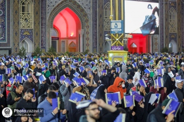 سومین شب قدر زائران اقا زیر باران رحمت ...(شکوه خدمت )