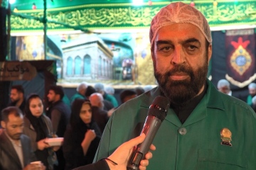 خدمت رسانی موکب فراشان و خدام حرم مطهر رضوی در پیاده راه آیت الله واعظ طبسی (ره)