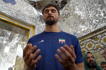  تشرف سروقامتان والیبالیست ایران به حرم مطهر رضوی