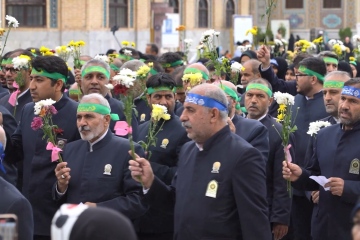 گلباران حرم مطهر امام رضا(ع) توسط خادمین یگان صیانت حرم مطهر رضوی 