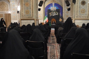 عزاداری بانوان عرب زبان در شب شهادت امام جعفر صادق(ع) در حرم مطهر رضوی