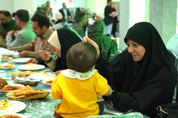 آغوشی امن برای یک عمر زندگی درحریم مهر مادری